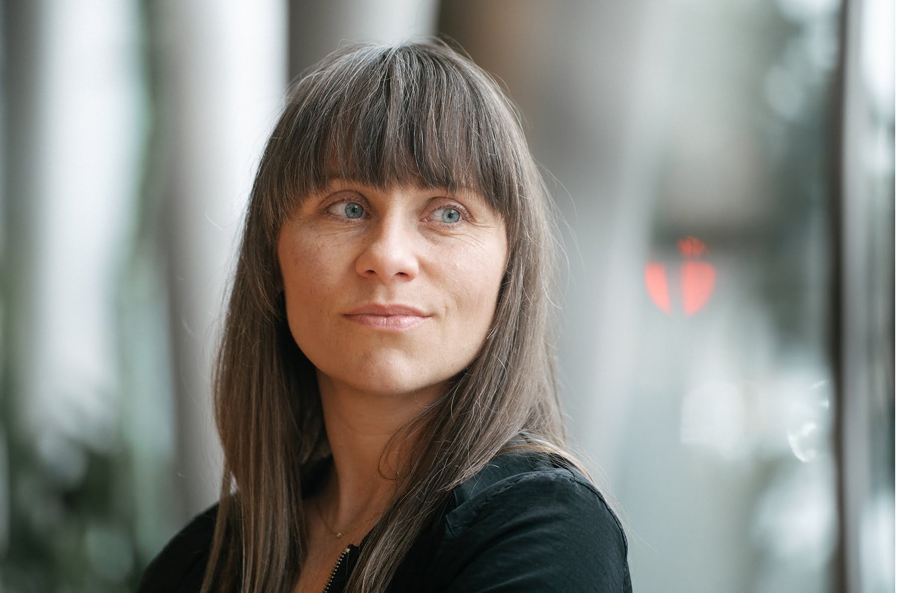 En kvinna i dagsljus. 